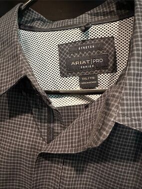 Ariat Men's Black/Gray Check Stretch Button-Down Shirt. Worn once